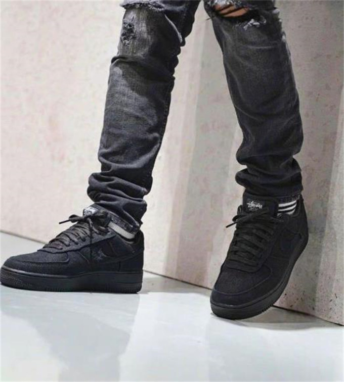 나이키 x 스투시 에어포스 1 로우 트리플 블랙 CZ9084-001 photo review