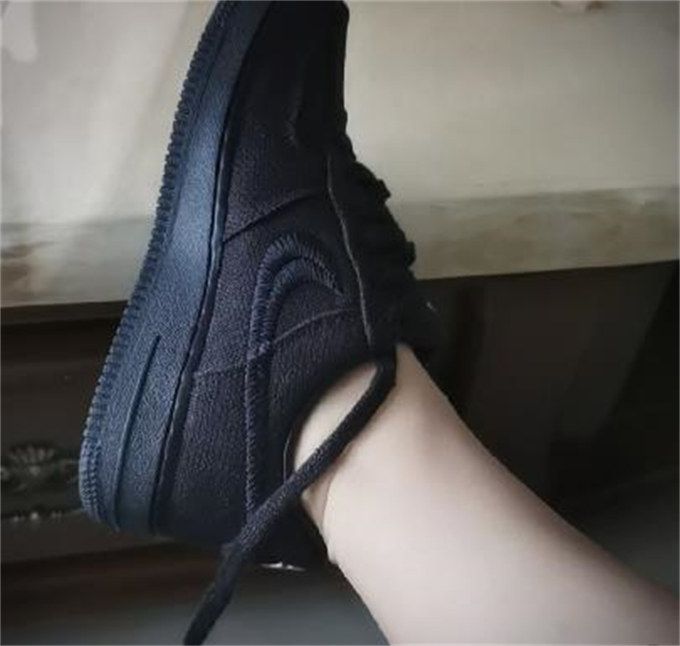 나이키 x 스투시 에어포스 1 로우 트리플 블랙 CZ9084-001 photo review